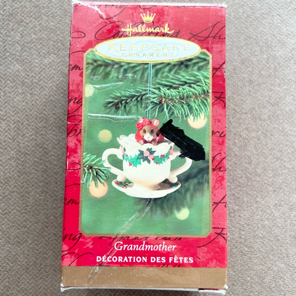 Hallmark Grandmother Mouse in Teacup Keepsake Ornament Christmas Holiday 2001